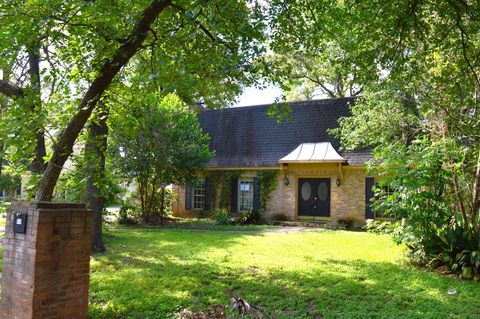 Photo of 314 Tara Park, Conroe, TX 77302 (MLS # 33605356)