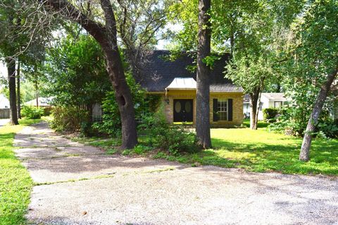 Tiny photo for 314 Tara Park, Conroe, TX 77302 (MLS # 33605356)