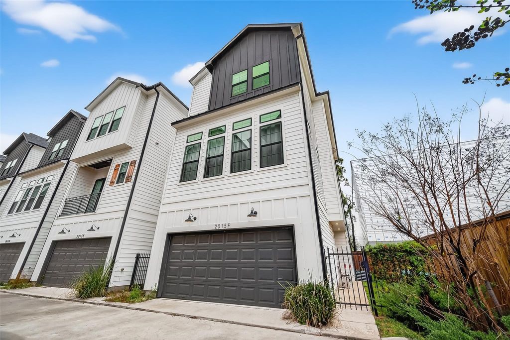 Photo of 2015 Lou Ellen Lane #F, Houston, TX 77018 (MLS # 40900876)