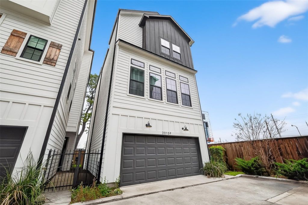 Photo of 2015 Lou Ellen Lane #F, Houston, TX 77018 (MLS # 40900876)