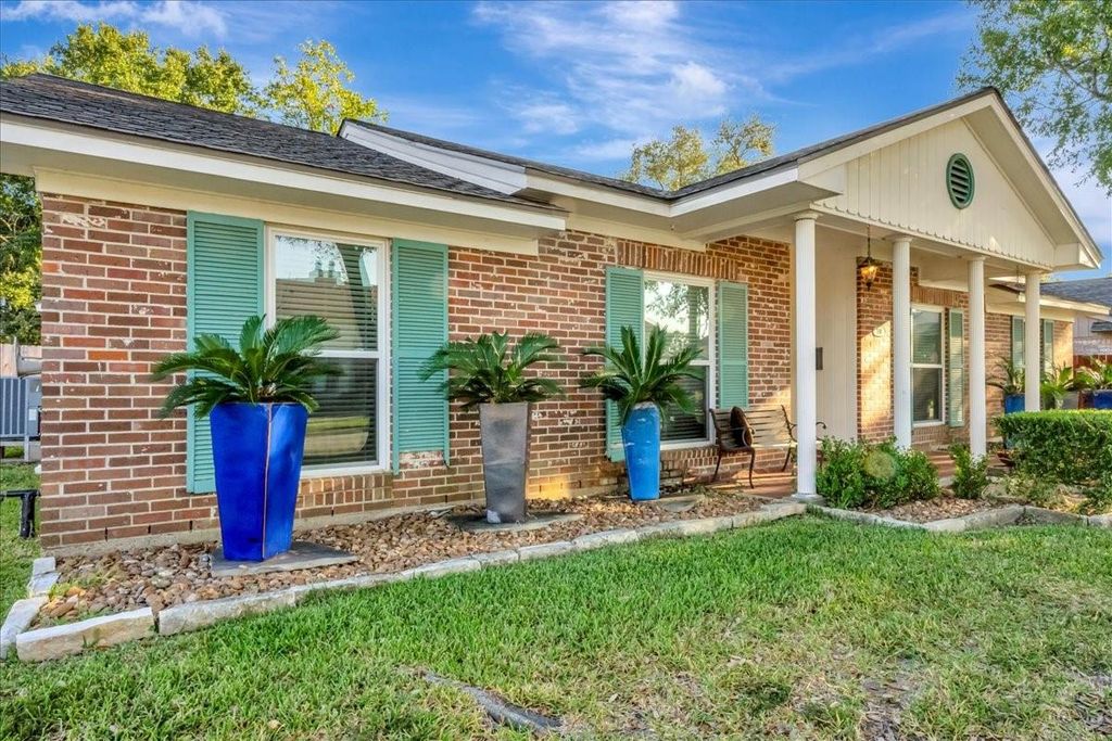 Photo of 1710 San Sebastian Lane, Houston, TX 77058 (MLS # 44243884)