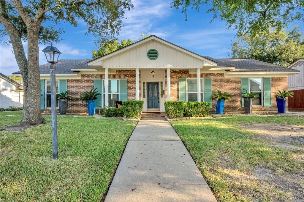 Photo of 1710 San Sebastian Lane, Houston, TX 77058 (MLS # 44243884)
