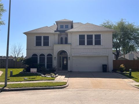Homes For Sale - 435 Twin Timbers Lane<br/> Galveston County, Kemah, TX 77565