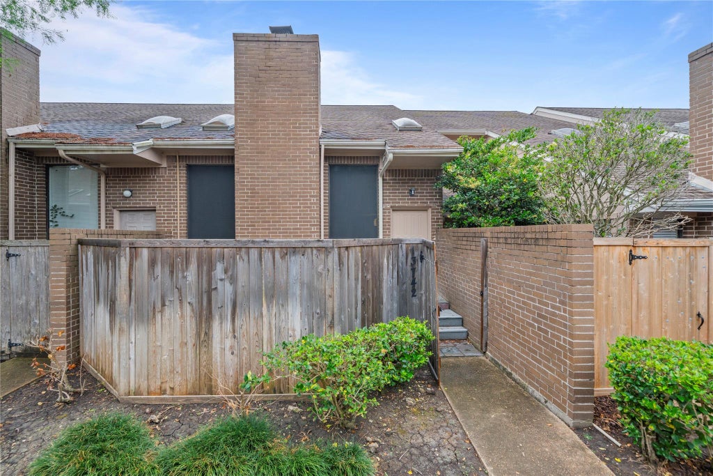 Photo of 13742 Hollowgreen Drive #604, Houston, TX 77082 (MLS # 17611802)