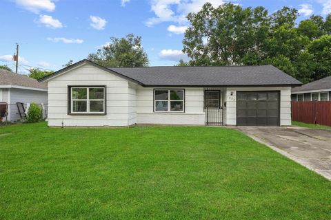 Photo of 5826 Belmark Street, Houston, TX 77033 (MLS # 26649351)