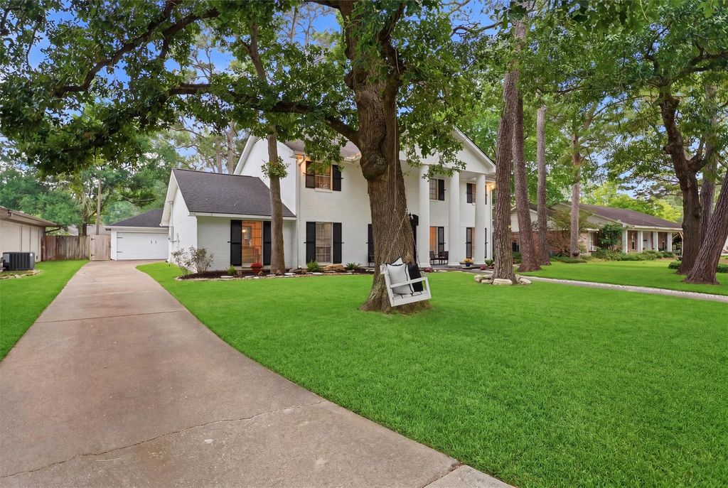 Photo of 215 Whispering Oaks Drive, Seabrook, TX 77586 (MLS # 56247916)