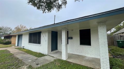 Photo of 3819 Botany Lane, Houston, TX 77047 (MLS # 46398610)
