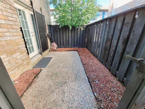 Condo For Sale - 7900 Westheimer Road #255<br/> Houston, TX 77063