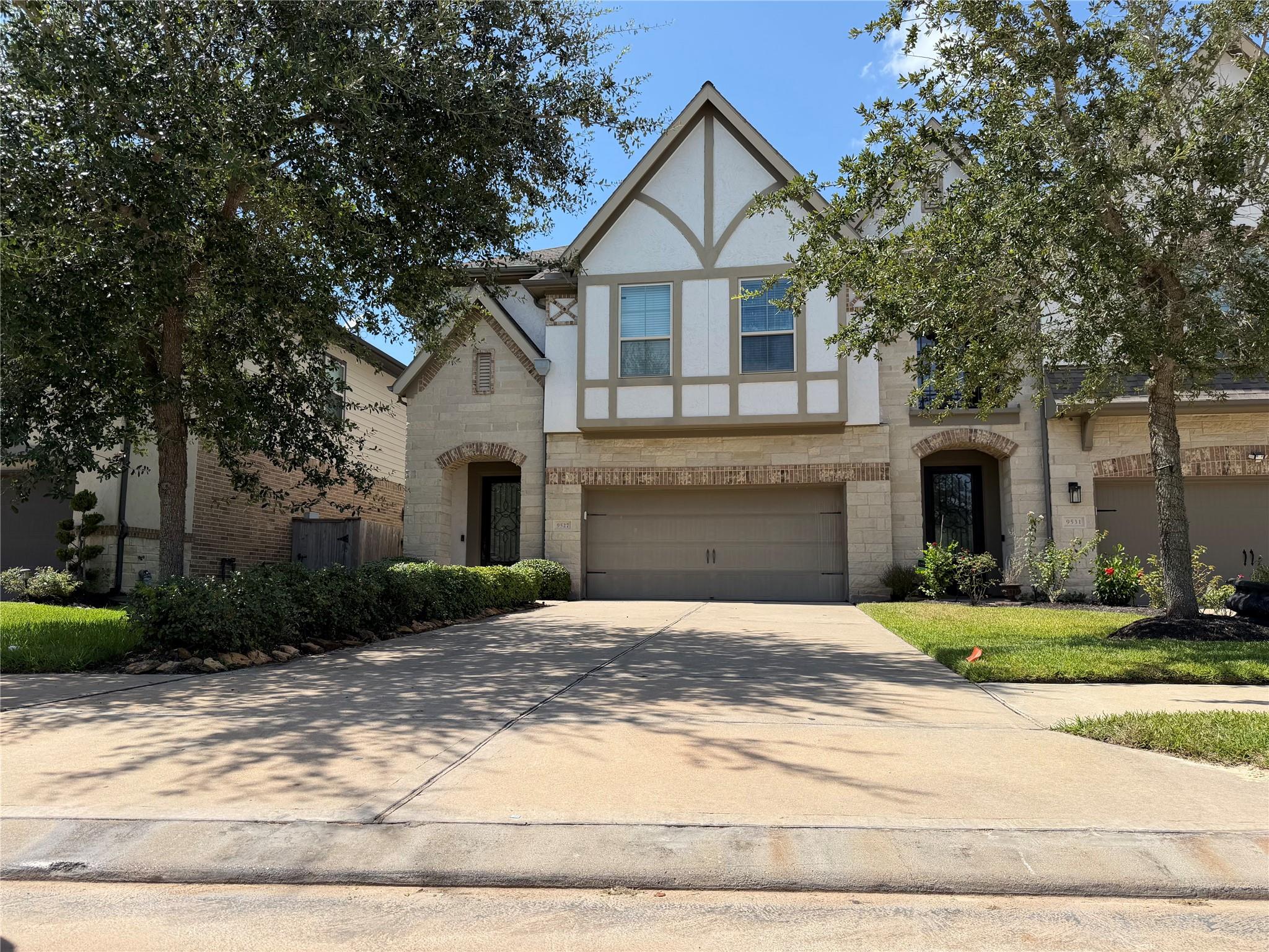 9527 Scanlan Heights Lane