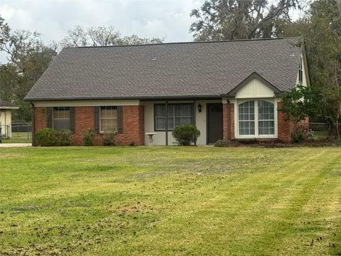 Photo of 114 Edgewater Street, Clute, TX 77531 (MLS # 72892845)