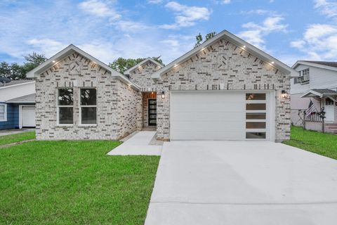 416 S 1st Street La Porte TX 77571