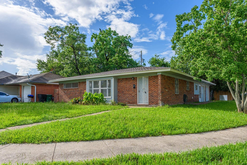 Photo of 1434 Marleen Street, Houston, TX 77034 (MLS # 71357629)