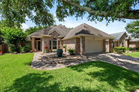 Photo of 2723 Shelby Drive, Pearland, TX 77584 (MLS # 35317731)