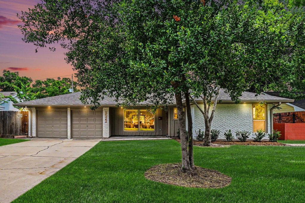 Photo of 9522 Winsome Lane, Houston, TX 77063 (MLS # 38386241)