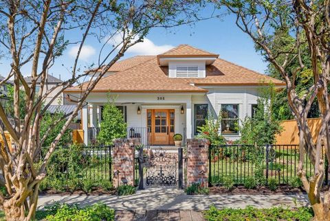 Photo of 305 E 5th Street, Houston, TX 77007 (MLS # 49069860)