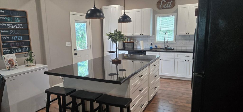 Photo of 1303 20th Street, Huntsville, TX 77340 (MLS # 59017932)