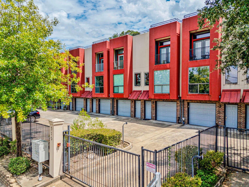 Photo of 310 S Jensen Drive #7, Houston, TX 77003 (MLS # 45270376)