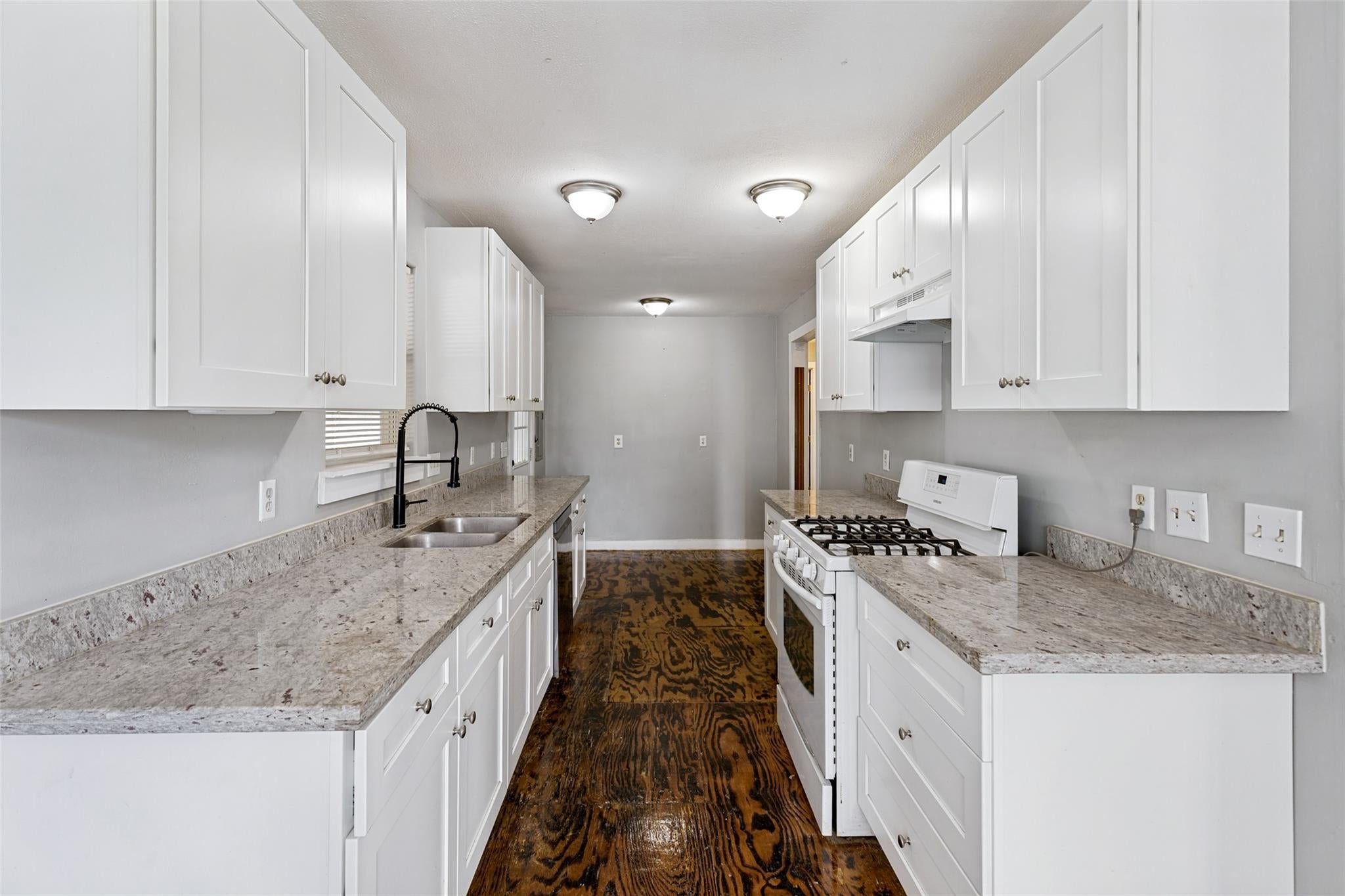 11806 E Jane Lane