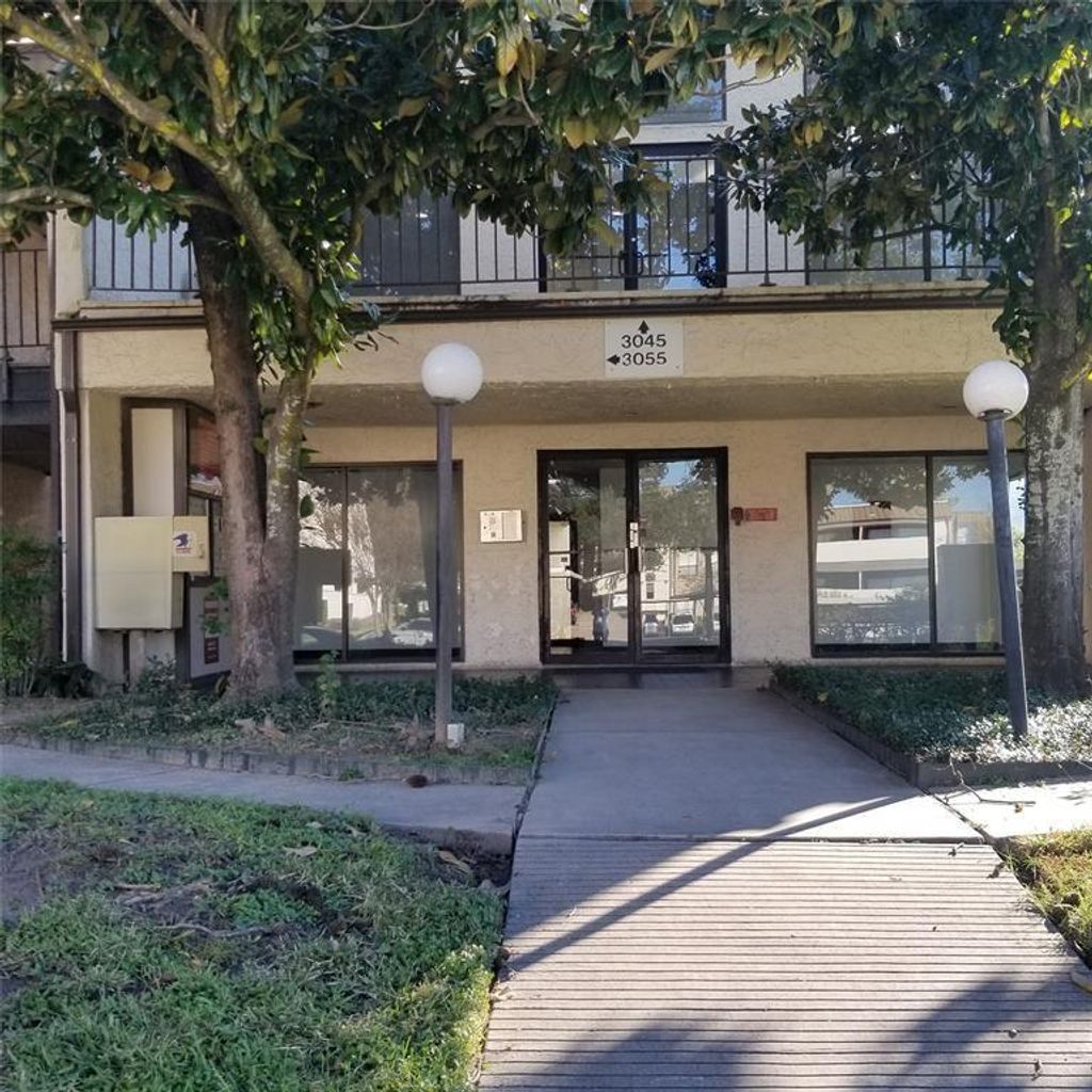 Photo of 3045 Walnut Bend Lane #28, Houston, TX 77042 (MLS # 79046413)