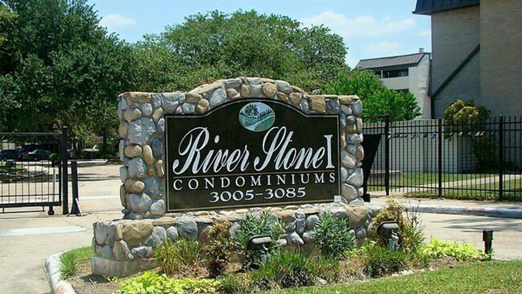 Photo of 3045 Walnut Bend Lane #28, Houston, TX 77042 (MLS # 79046413)