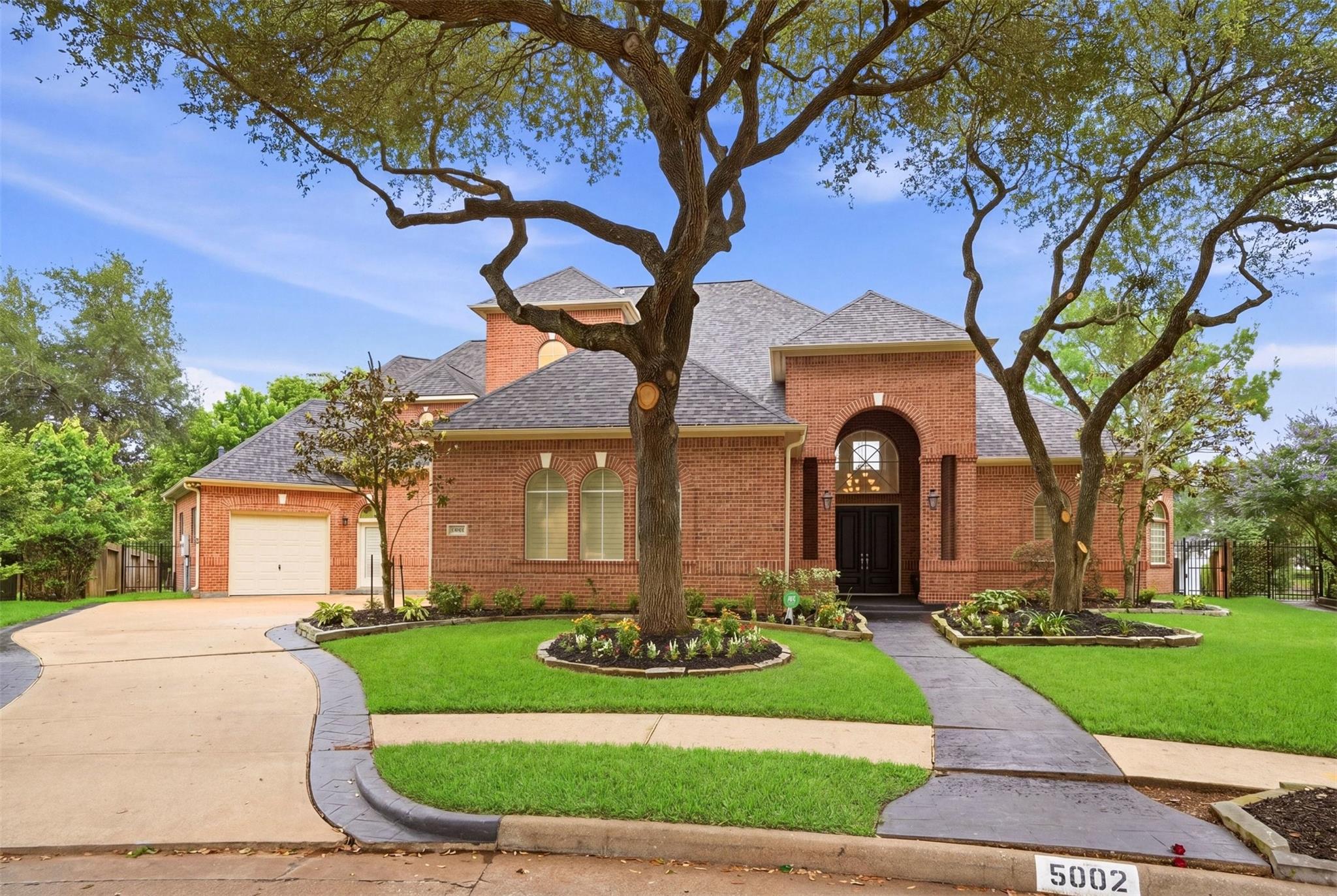 5002 Regency Drive