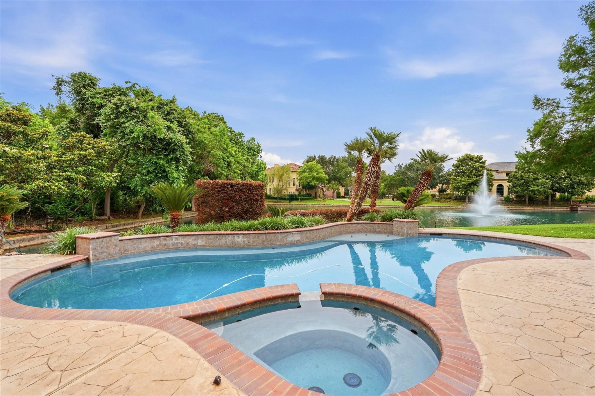 5002 Regency Drive