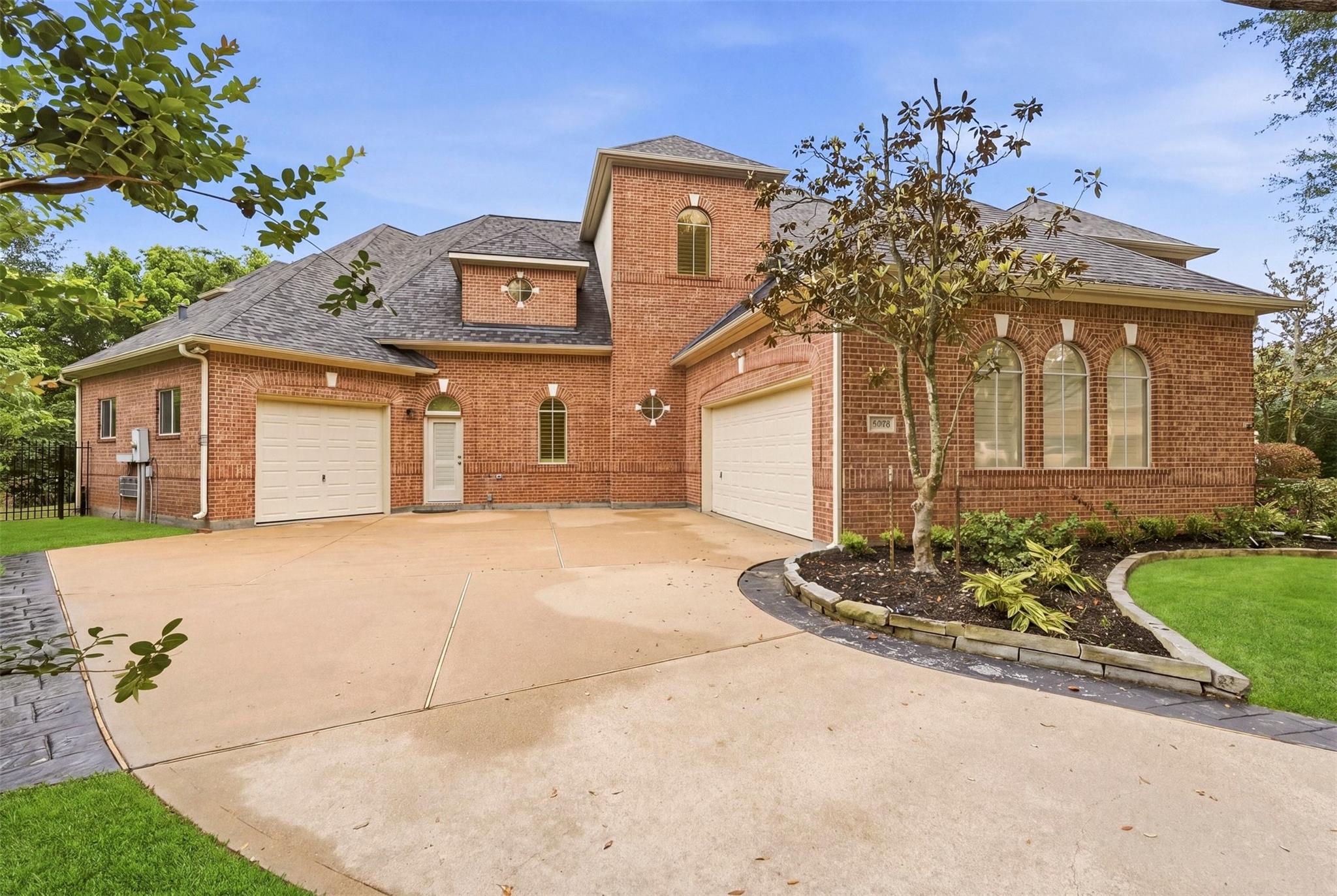 Sugar Land, Texas, 77479, United States, 5 Bedrooms Bedrooms, ,5 BathroomsBathrooms,Residential,Active,2044557