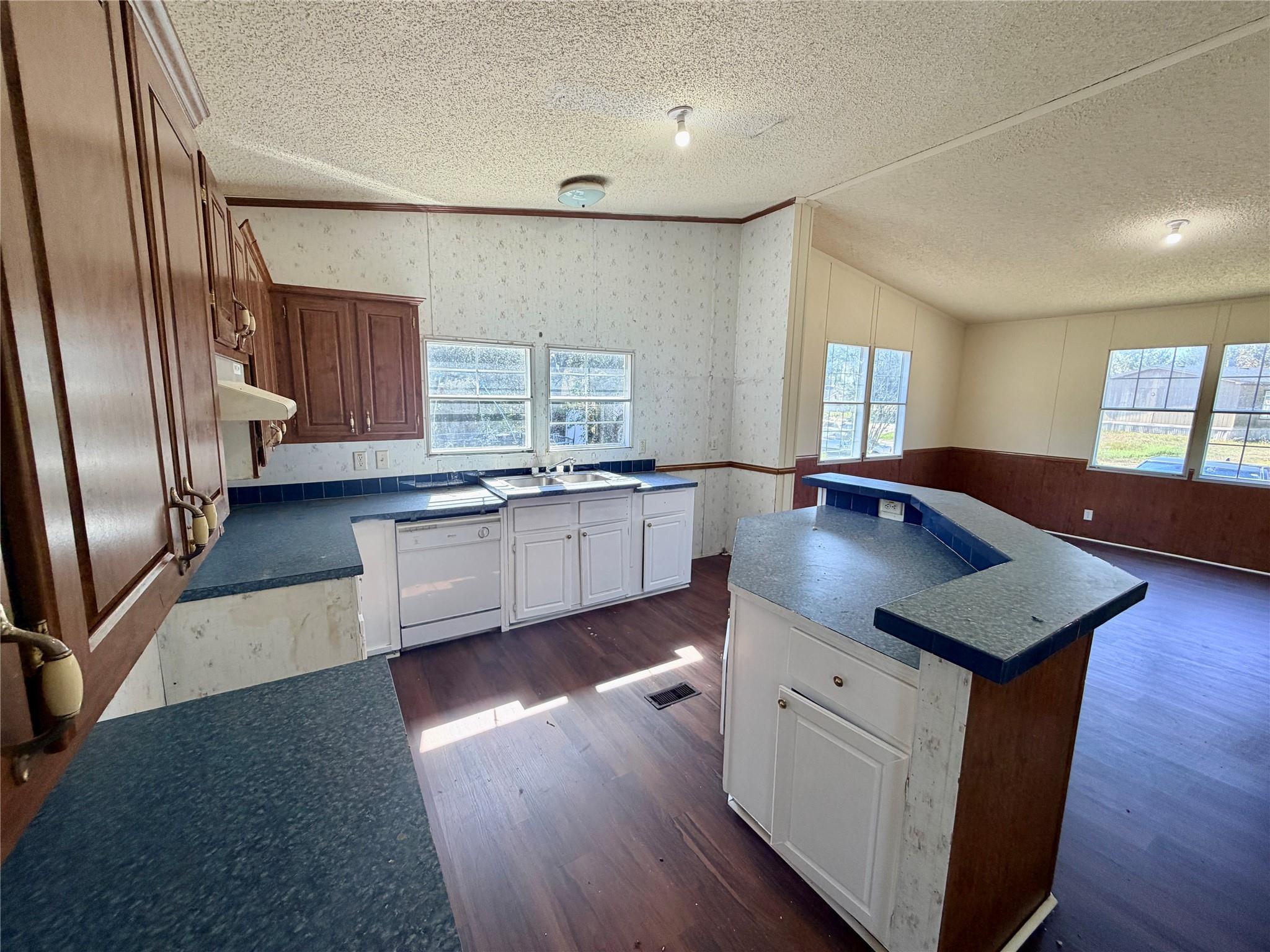 802 De Lorean Court