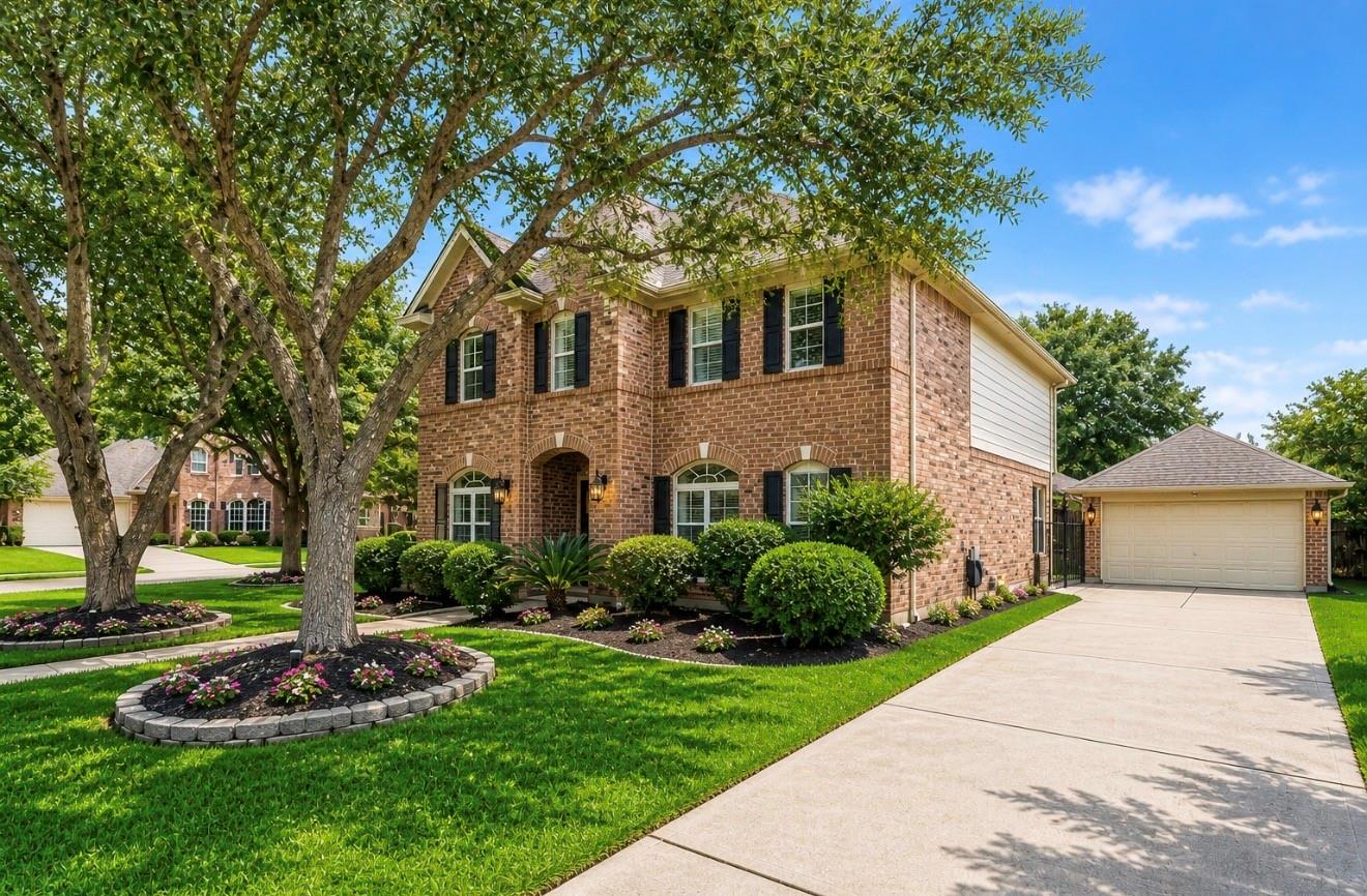 3 Amberstone Drive