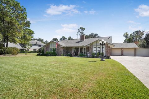 Photo of 1006 Castle Hill Trail, Houston, TX 77339 (MLS # 50315542)