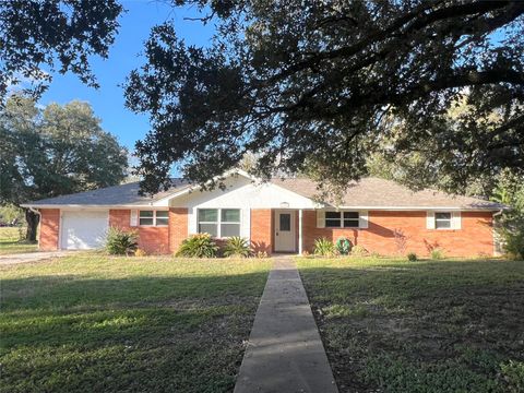 Photo of 1106 Chapel Lane, El Campo, TX 77437 (MLS # 85547462)