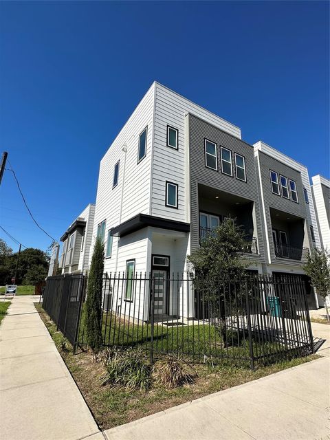 Tiny photo for 2714 Nagle Street, Houston, TX 77004 (MLS # 46512929)