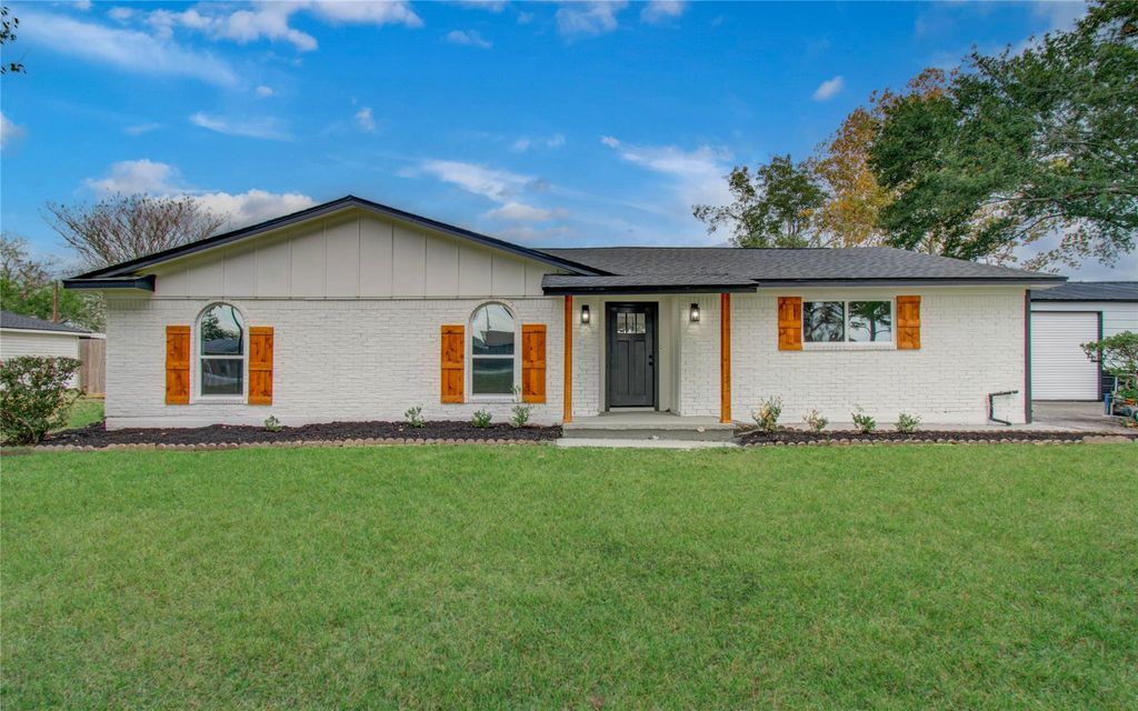 Photo of 12011 Cherry Point Drive, Mont Belvieu, TX 77535 (MLS # 52481083)