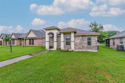 Photo of 115 Silverbell Circle, Lake Jackson, TX 77566 (MLS # 86774900)