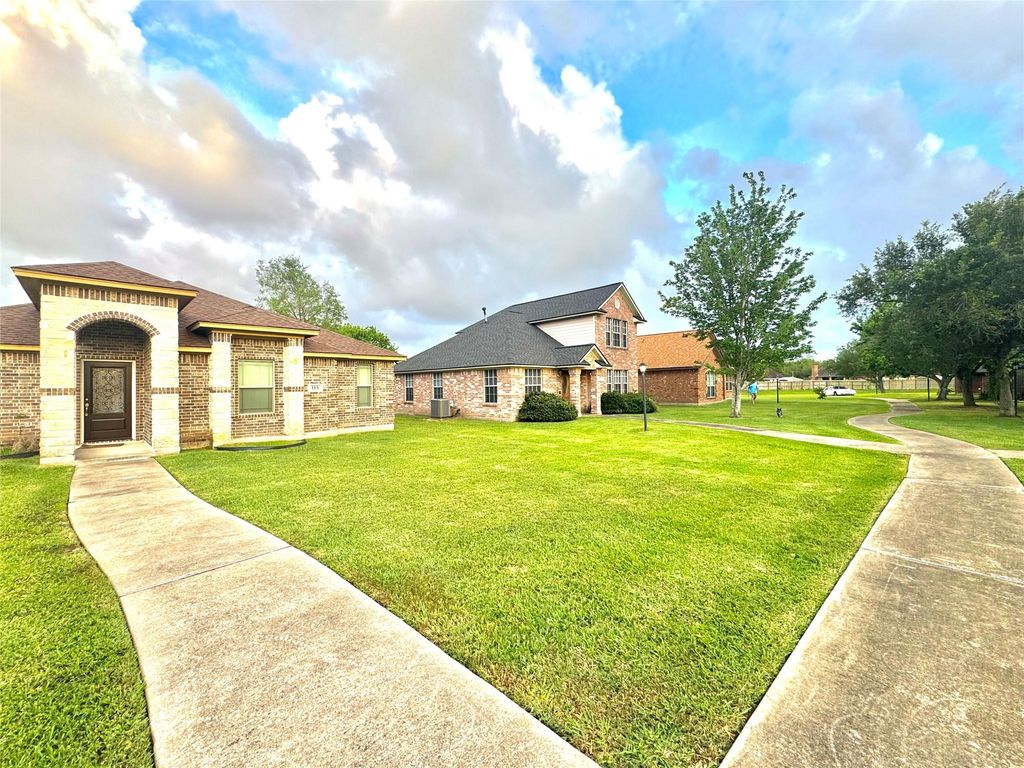Photo of 115 Silverbell Circle, Lake Jackson, TX 77566 (MLS # 86774900)