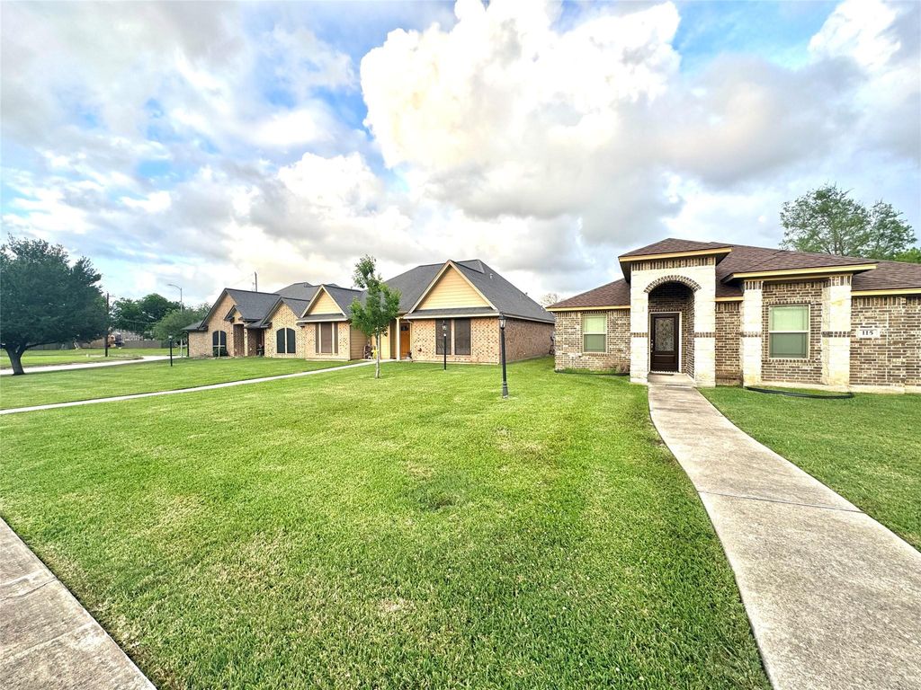 Photo of 115 Silverbell Circle, Lake Jackson, TX 77566 (MLS # 86774900)