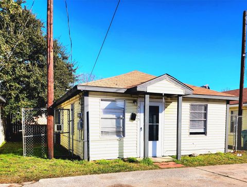Photo of 3117 Christie Street, Houston, TX 77026 (MLS # 49400428)