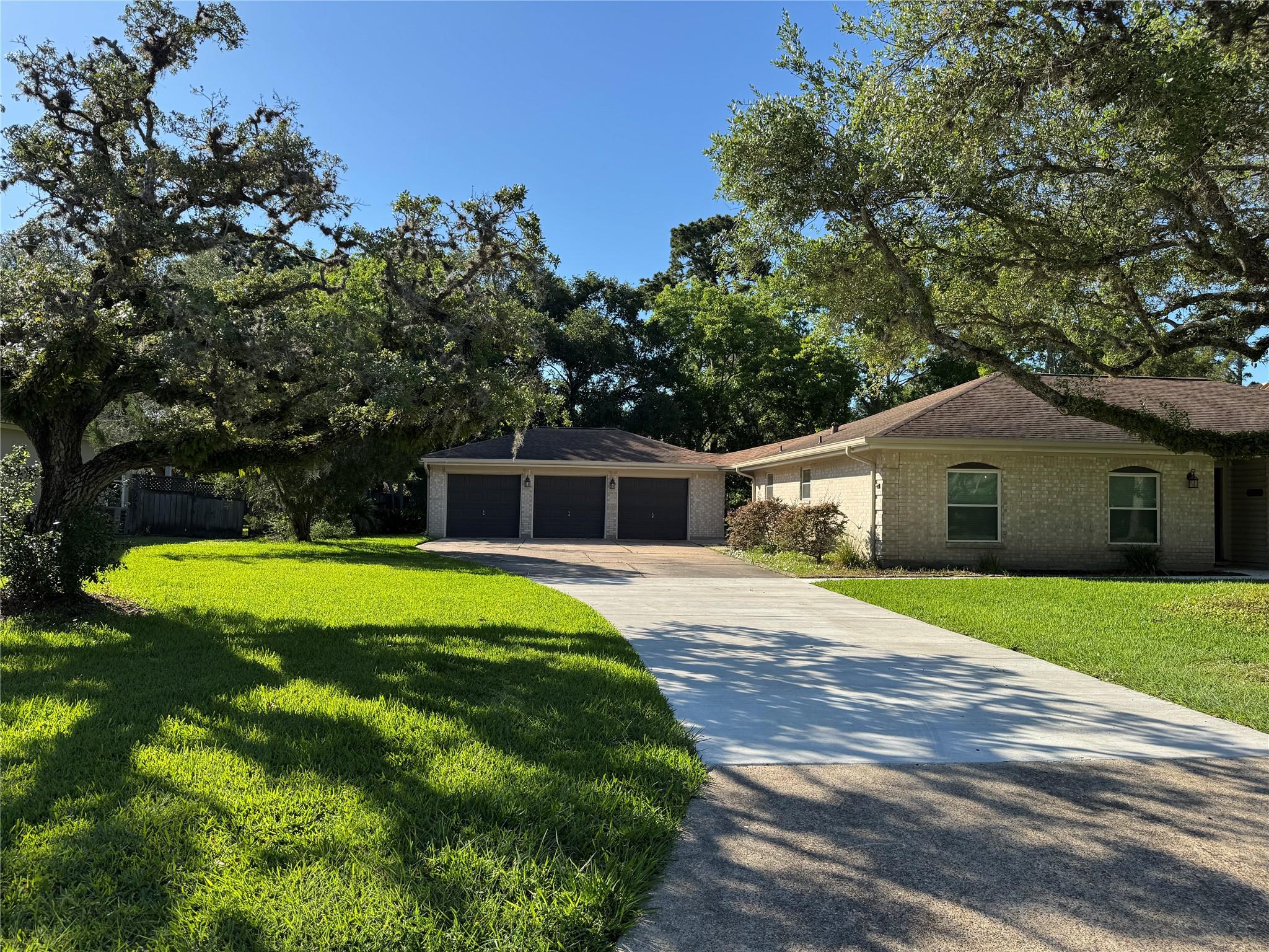 304 S Shadowbend Avenue