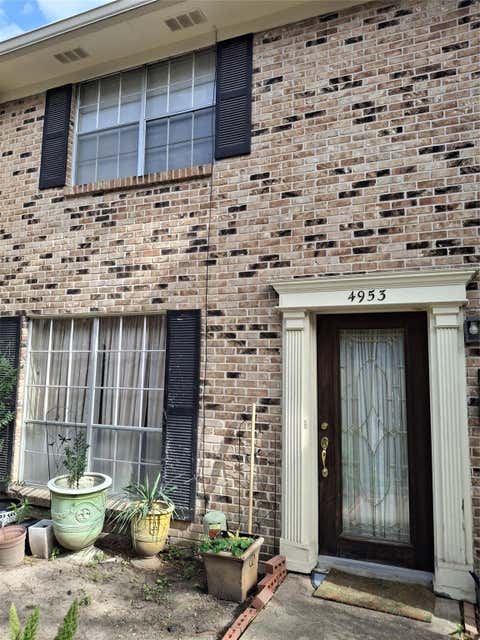 Townhouse For Sale - 4953 Lamonte Lane<br/> Houston, TX 77092