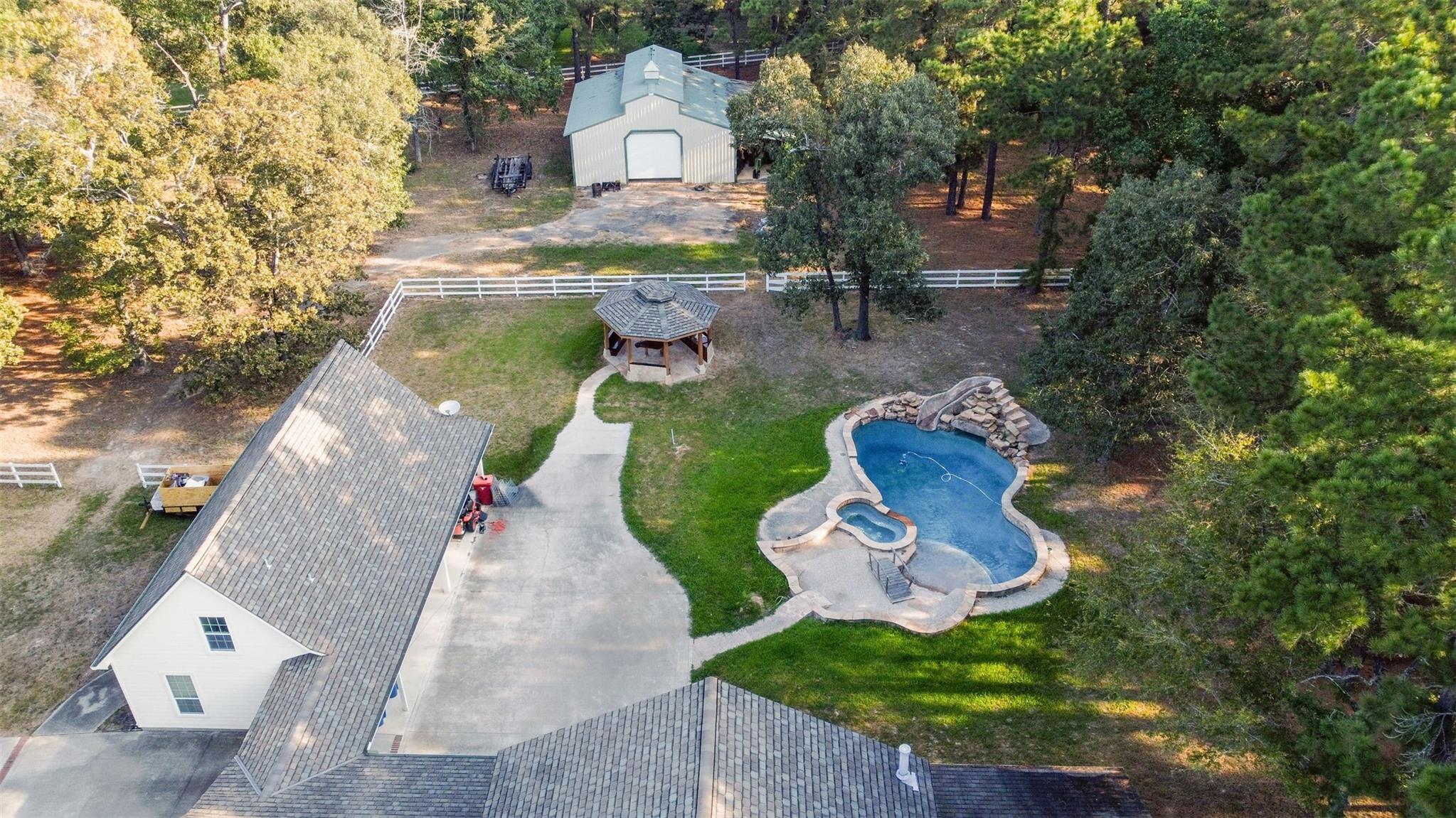 20002 Country Lake Drive