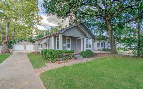 Photo of 804 E James Street, Baytown, TX 77520 (MLS # 27759355)