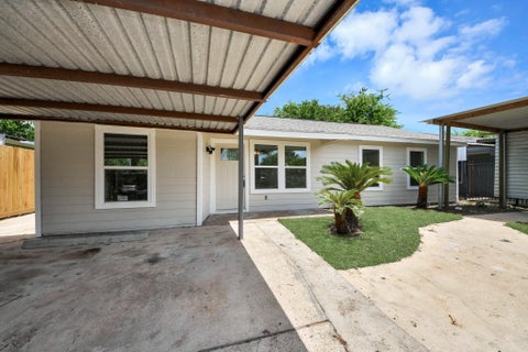 Photo of 5111 Willow Glen Drive, Houston, TX 77033 (MLS # 78283158)