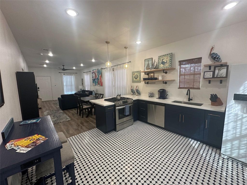 Photo of 4009 Avenue L, Galveston, TX 77550 (MLS # 48164935)