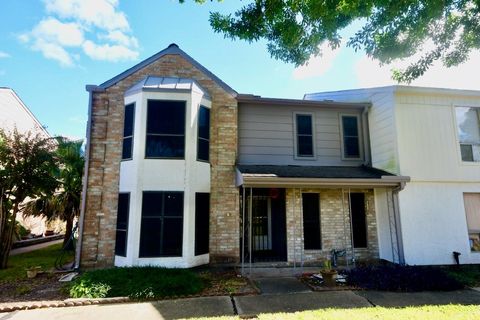 Photo of 6331 Creekbend Drive #88, Houston, TX 77096 (MLS # 88941966)