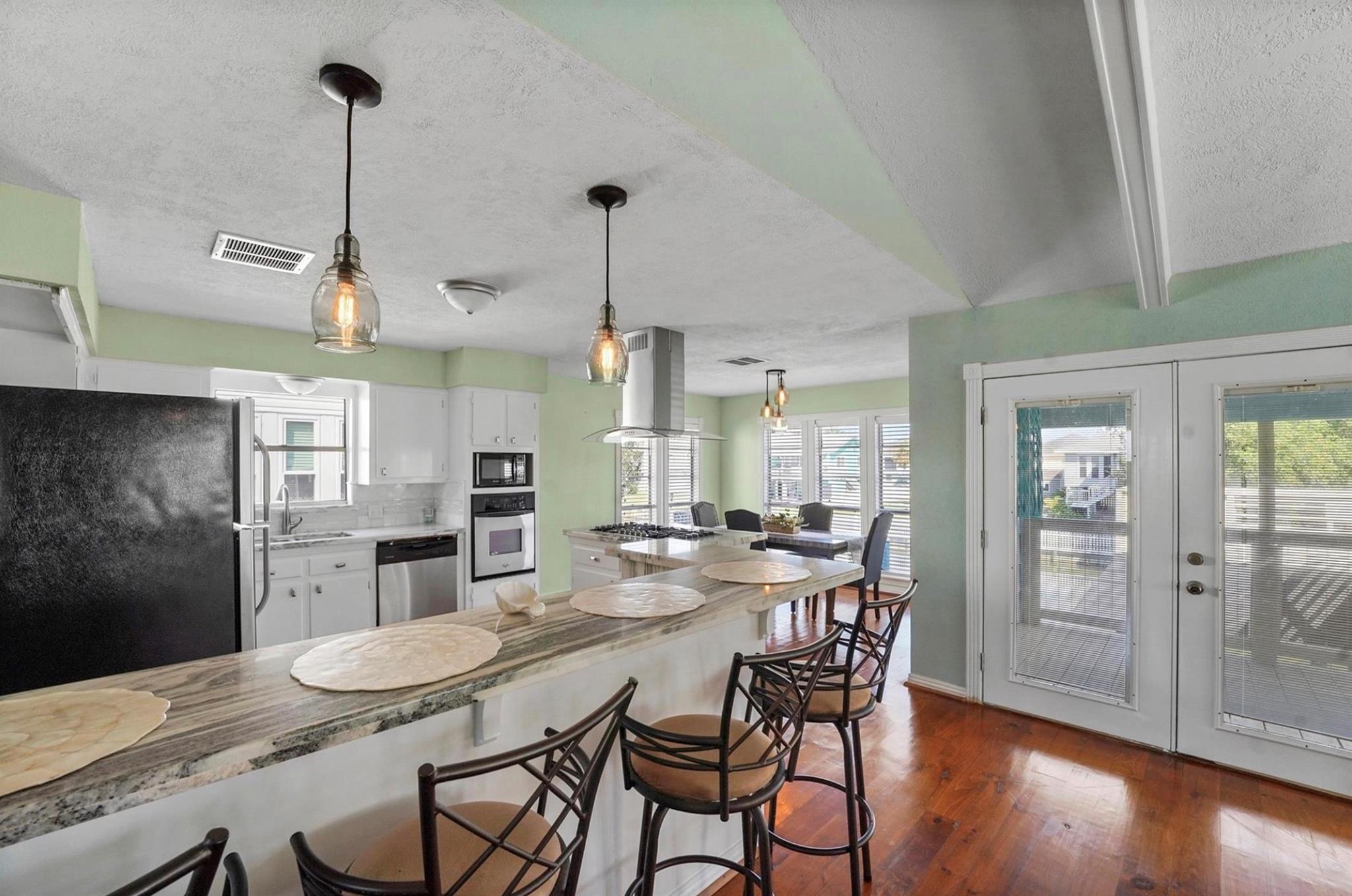 12 S Sandpiper Street