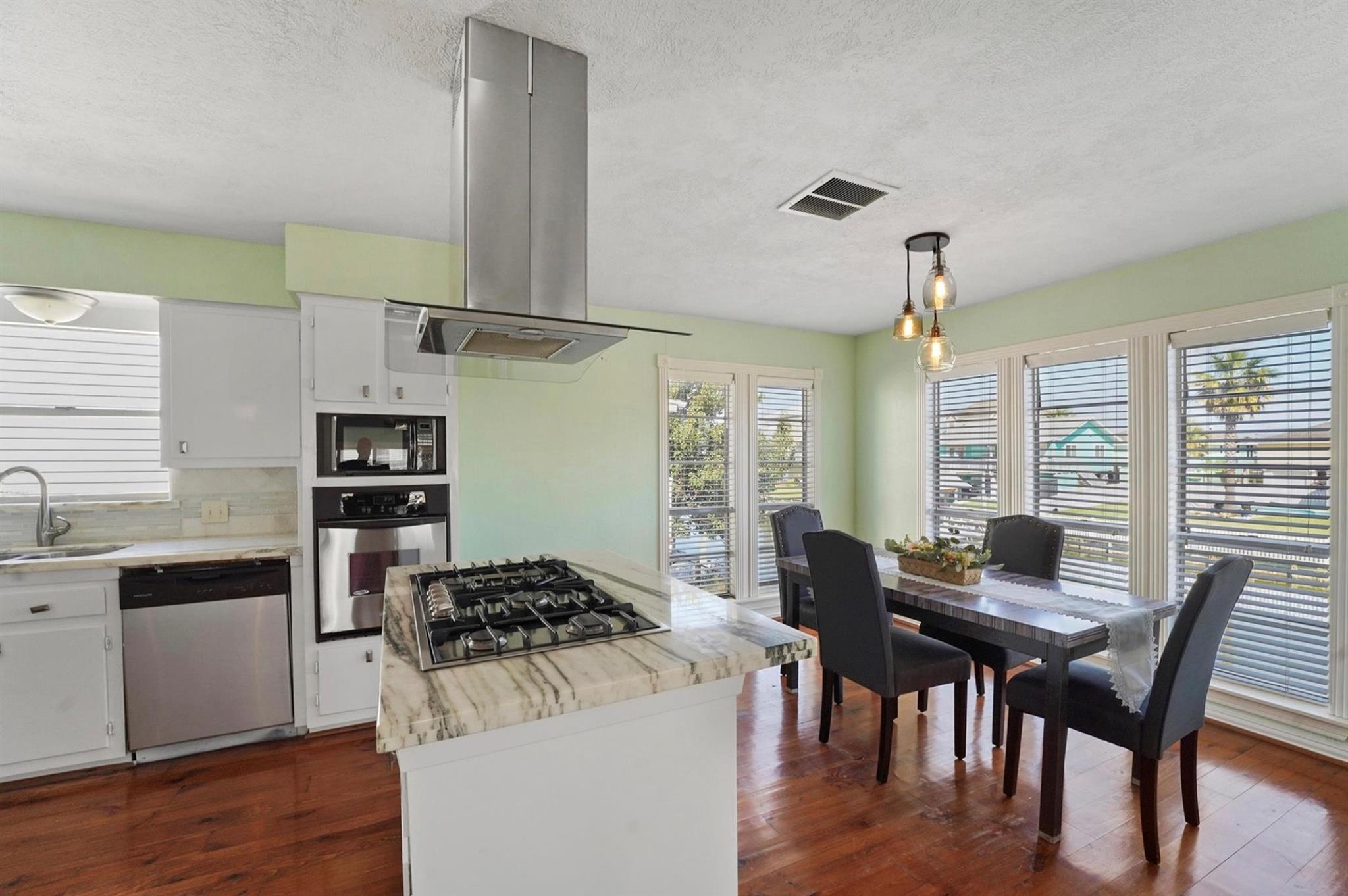 12 S Sandpiper Street