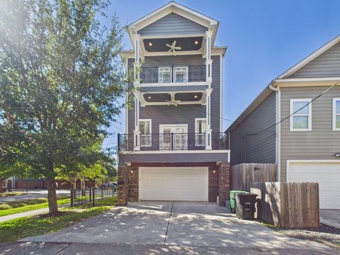 Photo of 311 W 6th Street, Houston, TX 77007 (MLS # 58666848)
