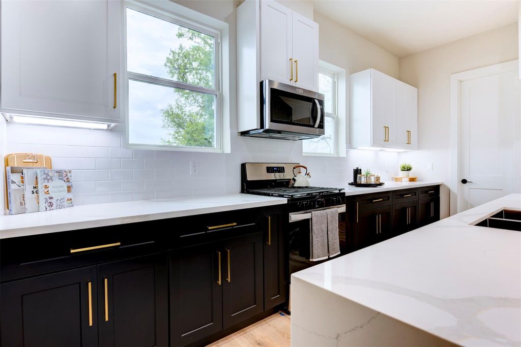 Photo of 1304 Evelyn Street, Houston, TX 77009 (MLS # 73265119)