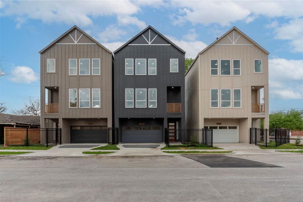 Photo of 1304 Evelyn Street, Houston, TX 77009 (MLS # 73265119)