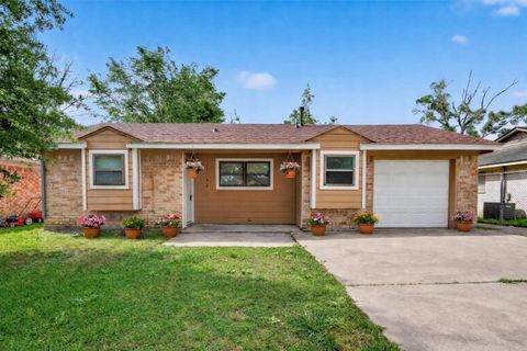 Photo of 17106 Sunshine Street, Houston, TX 77049 (MLS # 34506317)